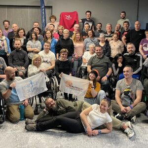 zdjęcie grupowe uczestników spotkania HSA w Deep Spot w Mszczonowie. 60 osób gotowych na kolejne nurkowanie.